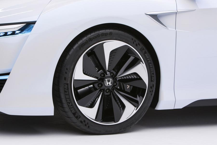  Honda FCV Concept 2014 года  (фото 16 из 38)